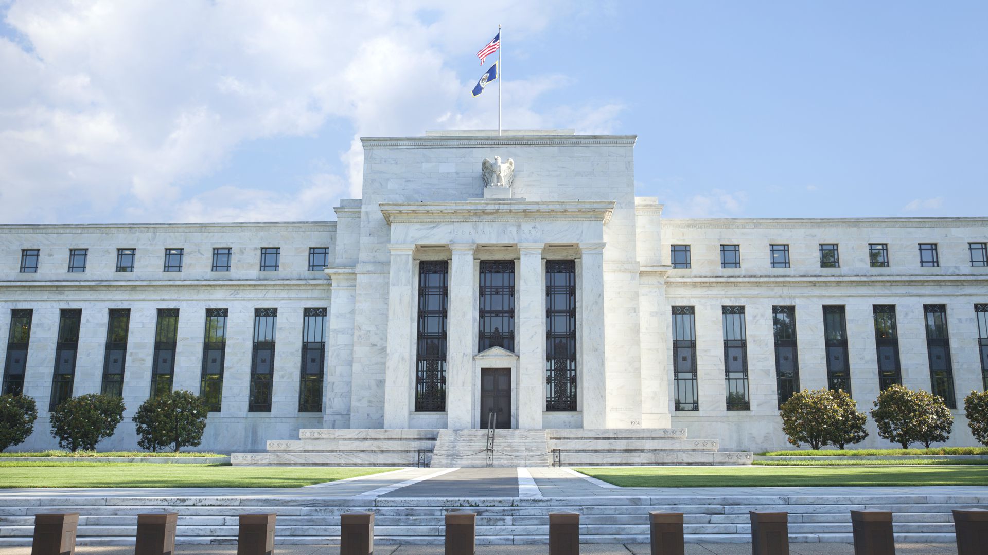 us-federal-reserve-building-in-washington