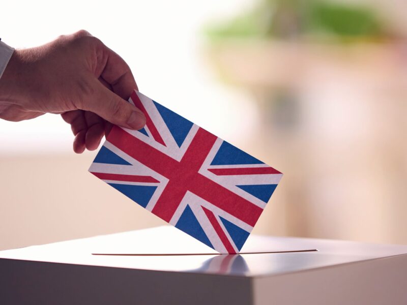 Parlamentné voľby v Spojenom kráľovstve prinášajú výrazné zmeny