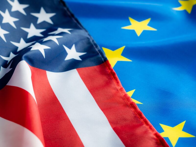 Stabilita za každú cenu – EÚ cúvla a USA profitujú