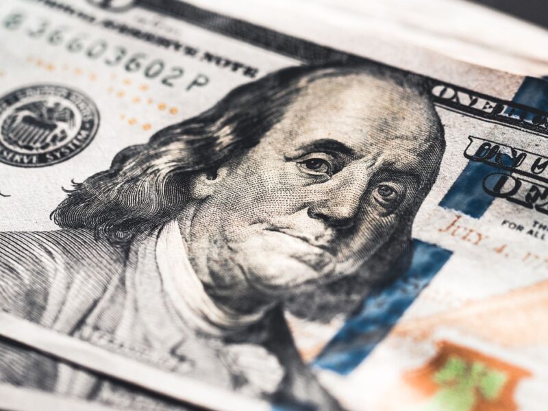 Zníženie sadzieb FEDu neprináša lacné peniaze